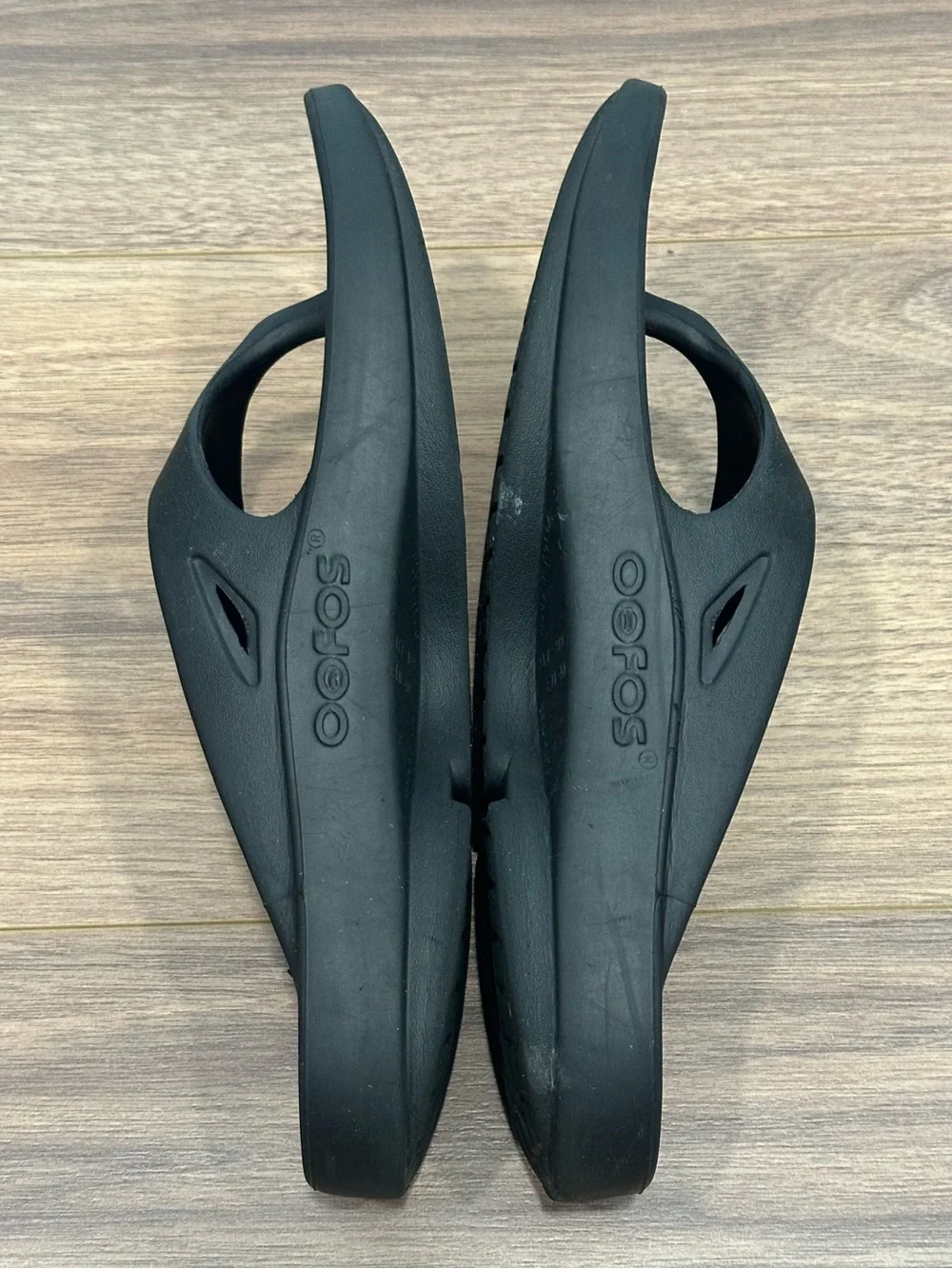 Oofos Original Sandal in Black Size Womens 7
